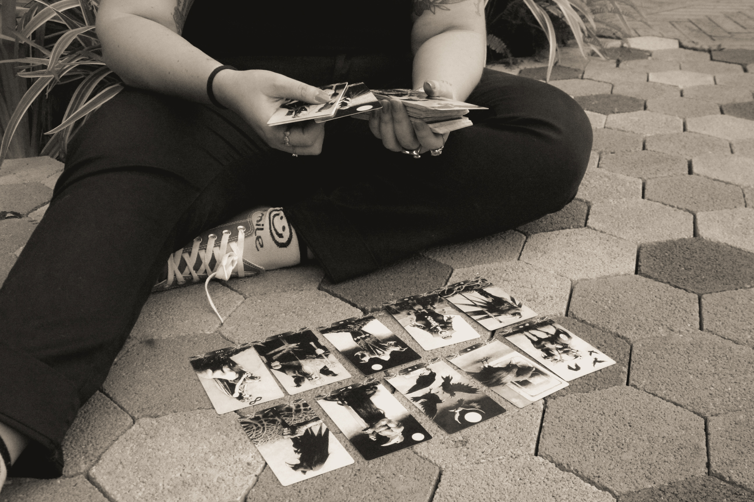 Cartas espalhadas no chão